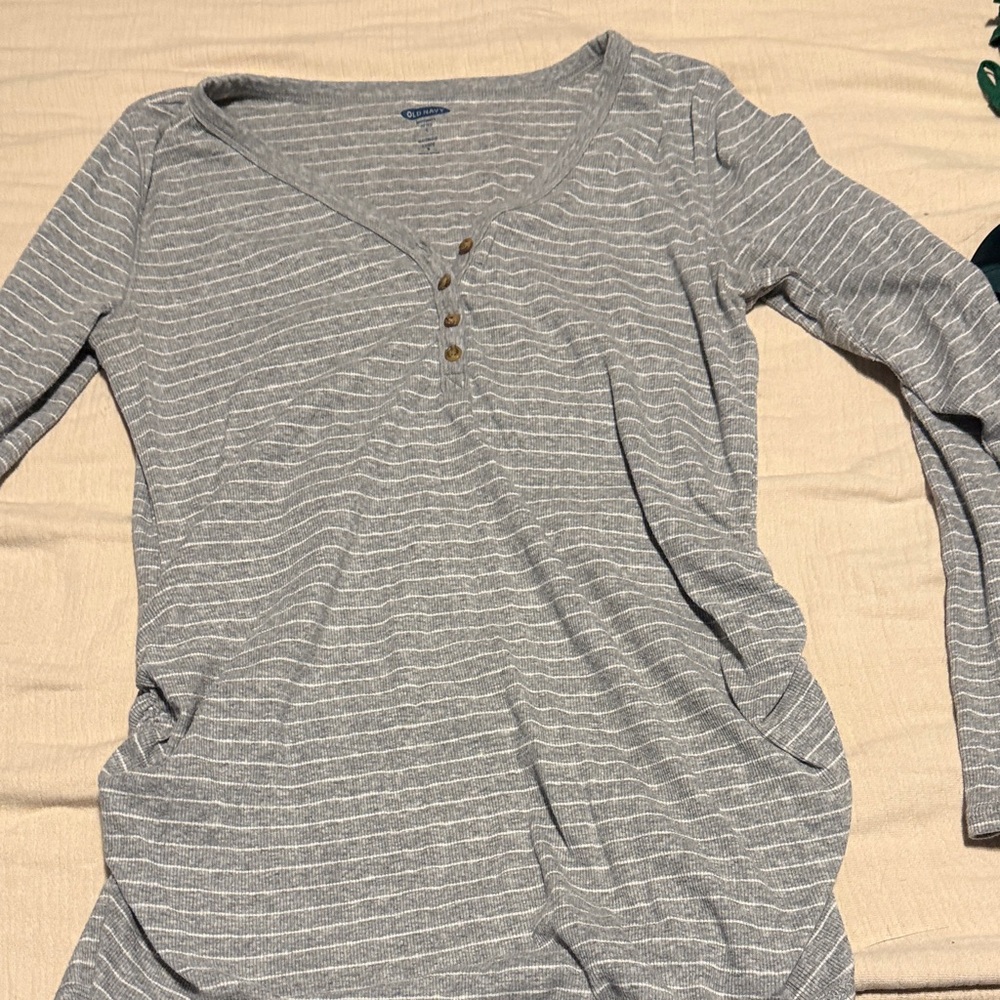 Old Navy Gray Striped Long Sleeve Top